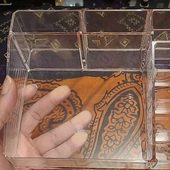 Acrylic Makeup Storage - Picture 3 of 6